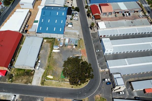 Open industrial ground 1132 m2 in the suburb of Mansfield in Gordons Bay
Price R2.500.000
Open industrial plot of 1132m2
One of the few open plots 
Put up warehousing, Storage, or a Workshop