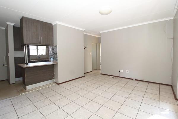 A neat 2-bedroom unit in a secure complex in Benoni.

The unit offers:
- 2 Bedroom
- 1 Bathroom
- Kitchen
- Lounge
- Parking
- ...