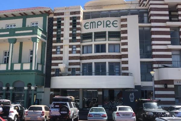 Calling all beach lovers! Welcome to the Empire Building Muizenberg.
This stunning ...