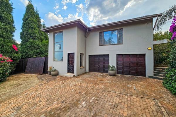 Nestled in the sought-after neighbourhood of Erasmuskloof, Pretoria.

This charming 3-bedroom family home offers comfort and ...