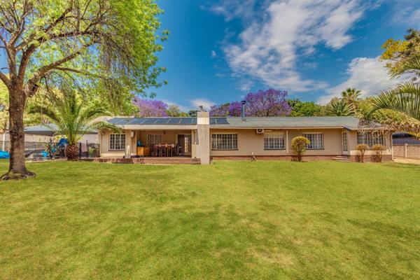 This large family home in Fourways offers a comfortable, spacious, and versatile living environment, perfect for a growing family. ...