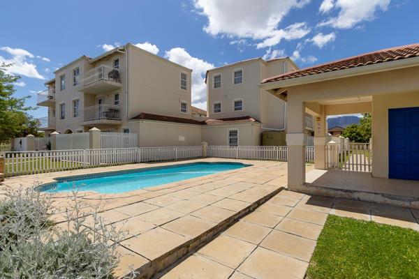 Exclusively marketed by Jawitz Helderberg. – Ideal for downscaling or a getaway apartment in Gordon Sands, this stylish, safe and ...