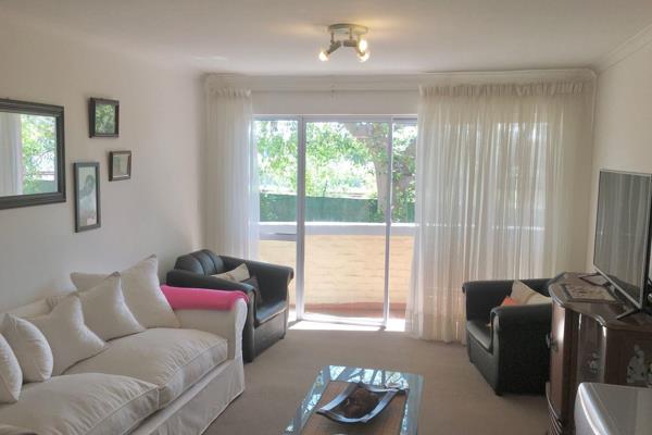 SOLE MANDATE

This really neat, corner, 2 bedroomed apartment is conveniently situated ...