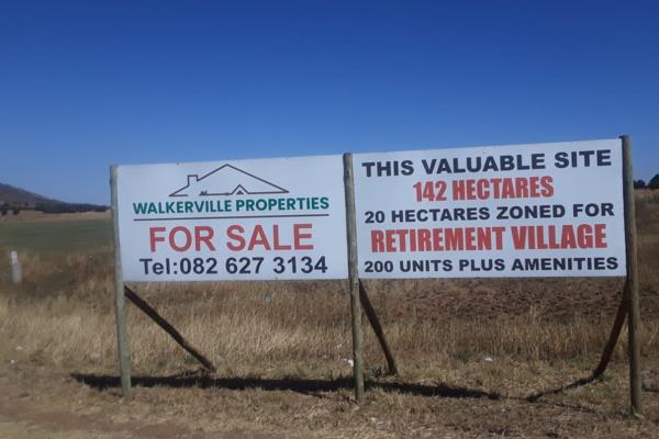 142 hectares of good level land on the corner of R82 Highway and the R557 Main Road ...