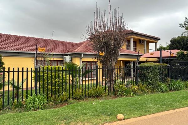 Discover luxury and comfort in this well maintained 5 bedroom house in a peaceful location in mamelodi .

This stylish house offers ...