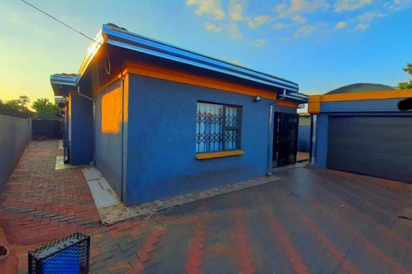 Very neat house for sale in township, close to Westonaria.
This house offers:
Main bedroom with separate walk-in closet and en suite ...