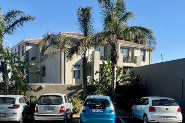 This charming two-bedroom apartment in Vredekloof offers comfortable, modern living in a serene environment. 

Situated on the first ...