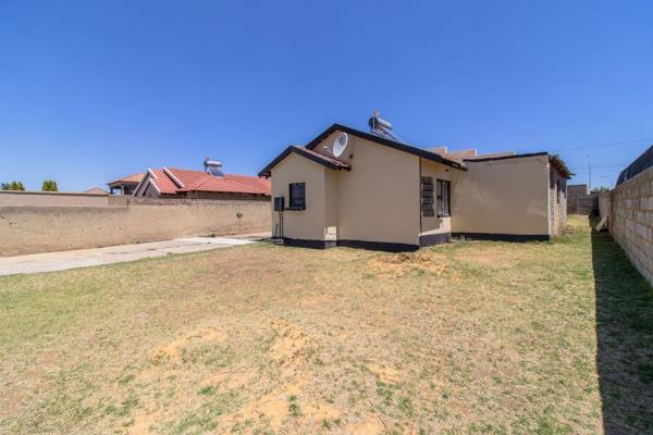 Discover the perfect blend of comfort and opportunity in this spacious home located in the desirable Lenasia South neighborhood. With a ...