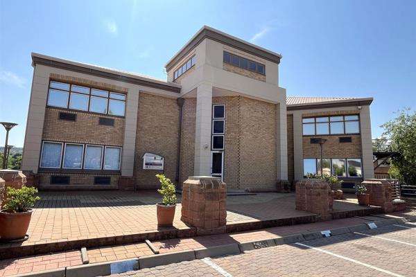 Spacious 196.60m2 Office for Rent in Prime Faerie Glen, Pretoria
This 196.60m2 office ...