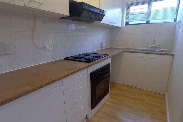 This is a very neat apartment close  to amenities


occupation 1 december

it is a ...