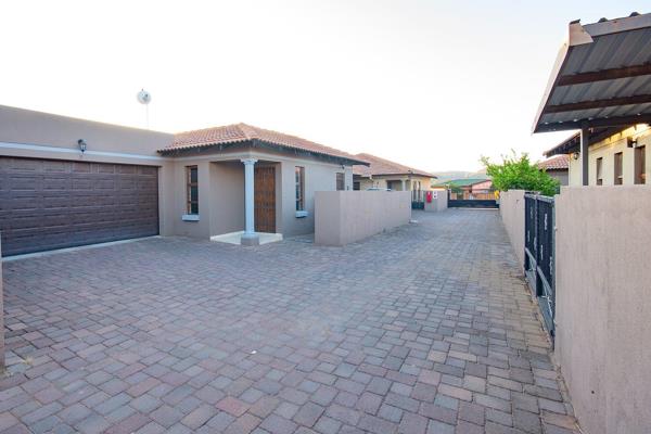 Exclusively brought to you this stunning 3-bedroom townhouse nestled in a secure, centrally located complex in the heart of Heidelberg. Immaculate in condition, this property ticks all the boxes for modern, easy living and is ...