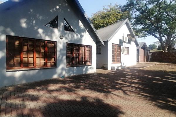 Spacious 3 bedroom house with 2 bathrooms and a study.

The property has an indoor braai area and the high ceilings and windows bring ...