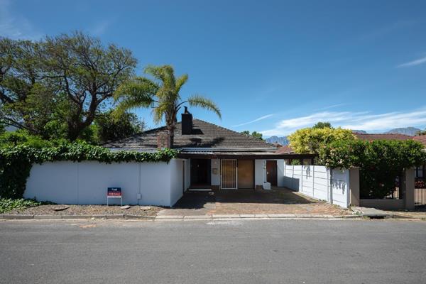 Just Listed. 
  
Prime Investment Opportunity Near Vergelegen Hospital! 
  
This amazing, spacious property offers incredible ...