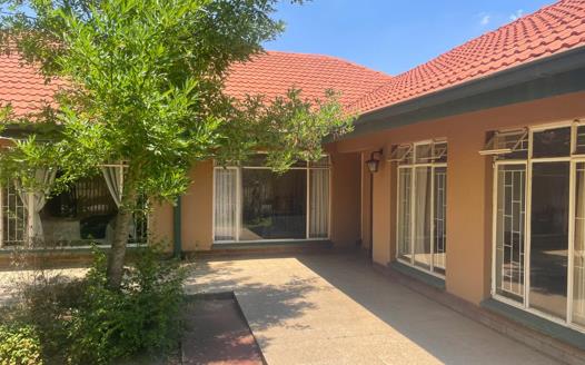 3 Bedroom House for sale in Baillie Park