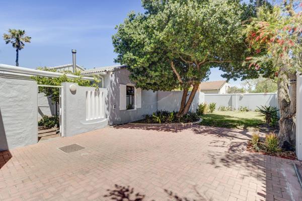 Nestled on a serene street in the heart of Flamingo Vlei, this stunning property offers the perfect blend of comfort, convenience, and ...