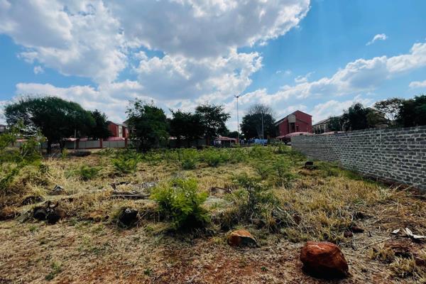 This prime vacant land in Karenpark is ideally situated just a stone&#39;s throw away ...