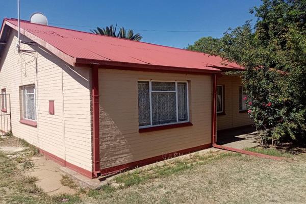 3 Bedroom home with one full bathroom, Open plan lounge-dining room, Kitchen with Steel cupboards, Garage &amp; Carport for 2 ...