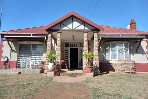 Beautiful guesthouse !!! Lucrative Immaculate 6 Bedroom Guesthouse for Sale in Delville Germiston. FEATURING: MAIN HOUSE: 3 x Bedrooms ...