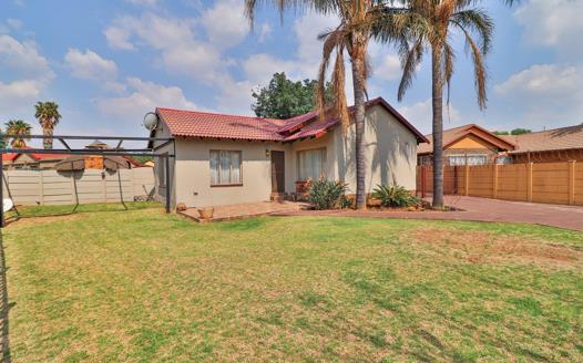 4 Bedroom House for sale in Brakpan North