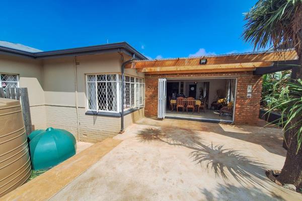 This neat property has the following on offer:
- Three bedrooms (BIC)
- Two ...