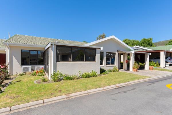 Stunning, spacious townhouse for sale in the popular and safe Groenleegte Retirement Village in Paarl. The estate is situated close to ...