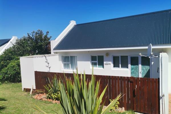 Quaint 3 bedroom cottage ideally located in the Cape St Francis Resort.    This property is available until 27 December 2024.

This ...