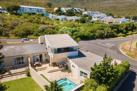 3 Bedroom House for sale in Camps Bay