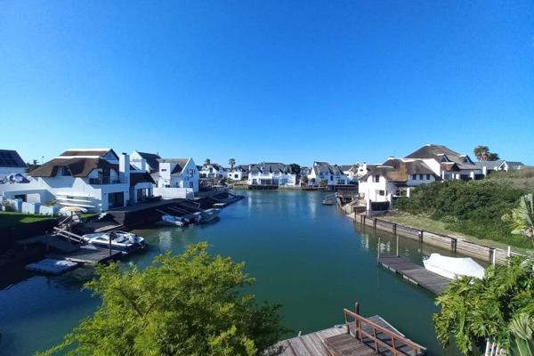 Experience the charm of this comfortable, well-lived in holiday home on the canals, perfect for a large family! 

Spread across three ...