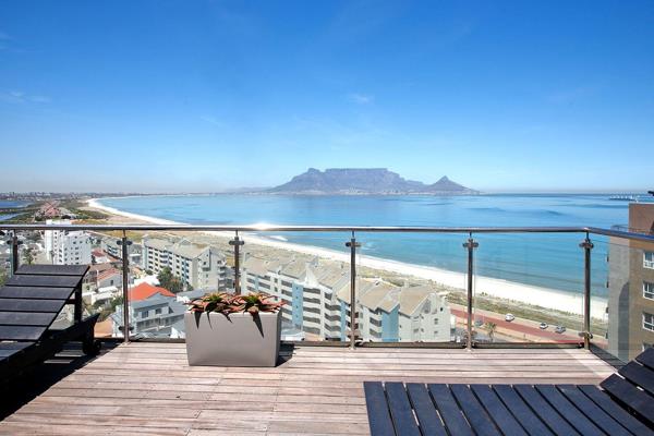 This exquisite penthouse offers a unique atmosphere, featuring stunning 360-degree views of Table View Mountain, the ocean, and ...