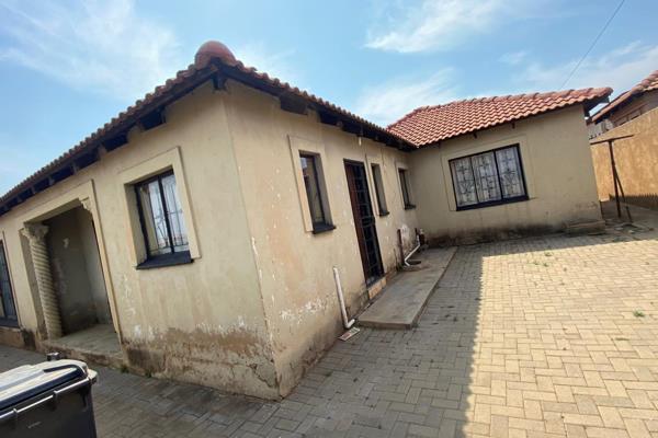 Stunning 3 Bedroom Home in Mamelodi Sun Valley!

Welcome to this beautiful 3 bedroom, 2 bathroom property in the heart of Mamelodi ...