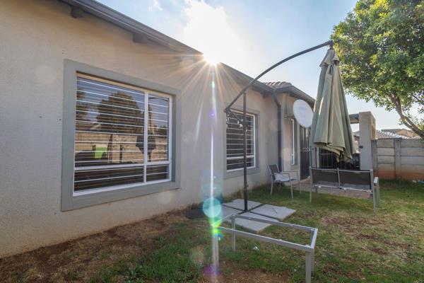 This family orientated complex just off Hendrik Potgieter offers...

Open plan lounge ...