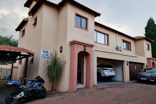 3 Bedroom Townhouse for sale in Eastcliff