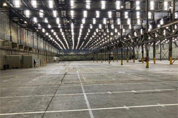 This impressive 220m2 warehouse is available to let within a highly secure industrial ...