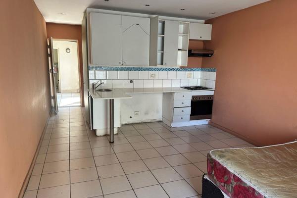 Welcome to a fantastic opportunity in the heart of Braamfontein, Gauteng, South Africa! This charming 0.5-bedroom, 1-bathroom apartment ...