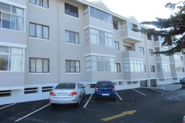 One bedroom apartment to let in Oak Terrace, Hermanus. Central location, walking distance to CBD. R 7 000 per month plus deposit. ...