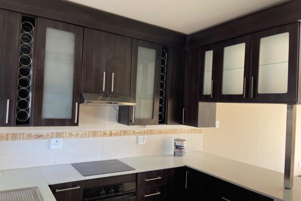 Crescendo offers a freshly painted 3 bedrooms 2 bathrooms unit with the below:

Kitchen with a lot of cupboard space 
3 bedrooms (main ...