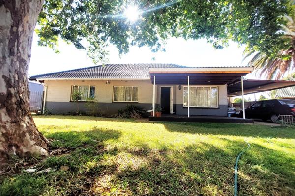 Welcome to your new family home in Stilfontein! This lovely house features three spacious bedrooms, perfect for comfortable living. ...