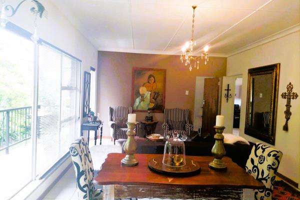 Welcome to your dream home in the heart of the beautiful arty town of Parys. This spacious upscale apartment is the biggest in the ...