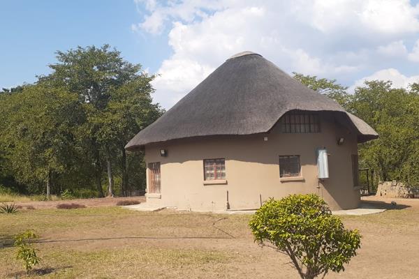 The beautiful farm is well-located and situated a mere 3 kilometers on the edge of R71 road between Tzaneen and Letsitele to Phalaborwa ...