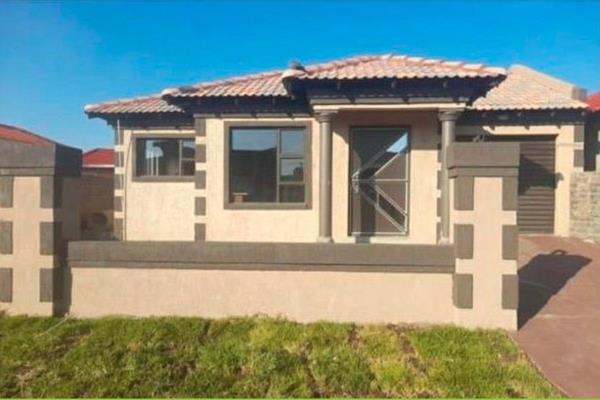 This newly built 3-bedroom, 2-bathroom house in the gated area of Golden Gardens offers ...