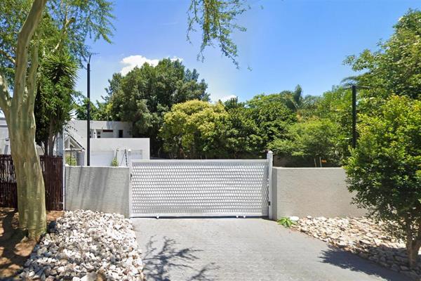 This newly renovated property is ideally situated just off Lois Avenue between Castle Walk and Menlyn Park shopping centre. 

The ...