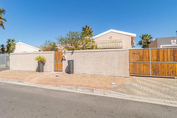 Just Listed!! Stunning 3 Bedroom Home in Glenwood Goodwood-R2 299 000
This stunning ...