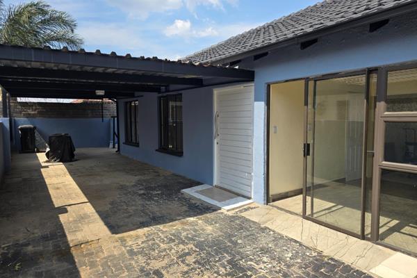 This property is situated in Riverlea Extension 3. It offers 3 bedrooms and 2 bathrooms. The main bedroom has an en-suite. It has a ...