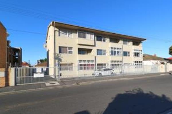 FOR SALE:  2-Bedroom Apartment with Balcony &amp; Secure Parking - R990,000 ??

?? Location: SS Edwin Court, 30 Beaufort Street ...