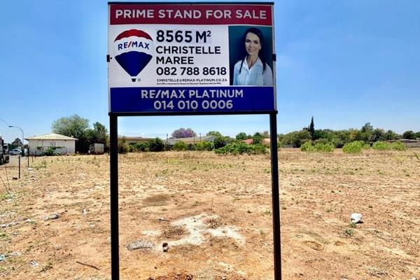 RE/MAX PLATINUM proudly introduce this Exclusive Sole Mandate to the market!
The property is a substantial commercial vacant land ...