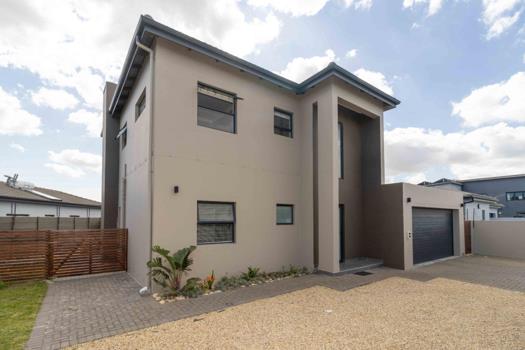 4 Bedroom House for sale in Parklands North