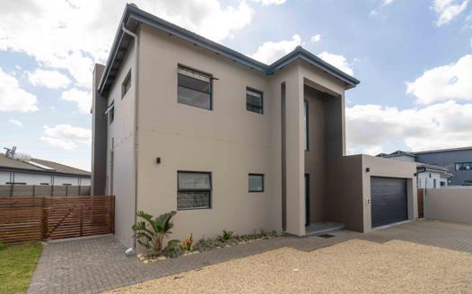 4 Bedroom House for sale in Parklands North