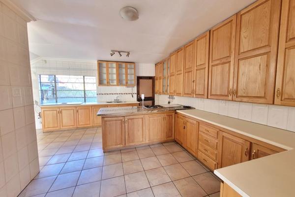 Situated next to the N5, this smallholding at Eden has a lot to offer.  A double storey home with 3 bedrooms, 2 bathrooms, a lovely ...