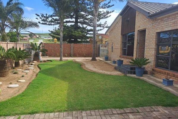 Exclusive Sole Mandate. This beautiful home in Despatch is now available! The property offers 3 spacious bedrooms, with built-in ...