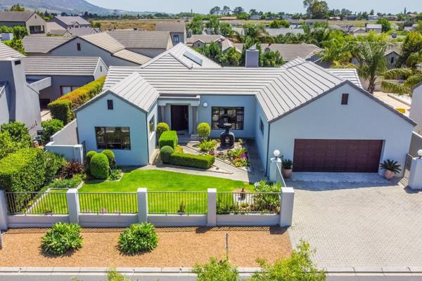 Discover your dream home in Paryskloof Estate, Paarl.  This immaculate, move-in ready ...